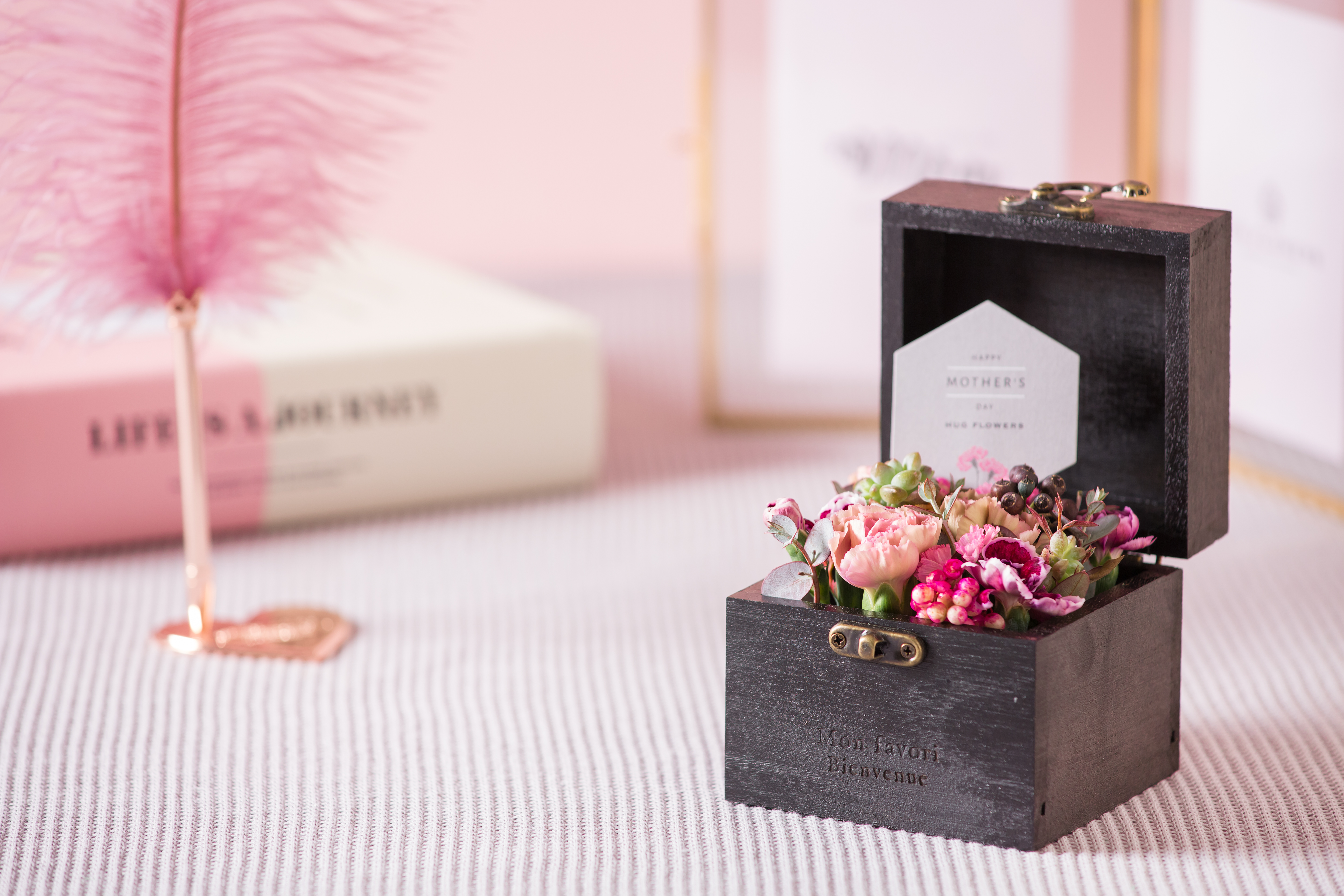 母の日ギフト 花のプレゼント ミニョン 木箱アレンジメントボックス Hug Flowers ハグフラワーズ